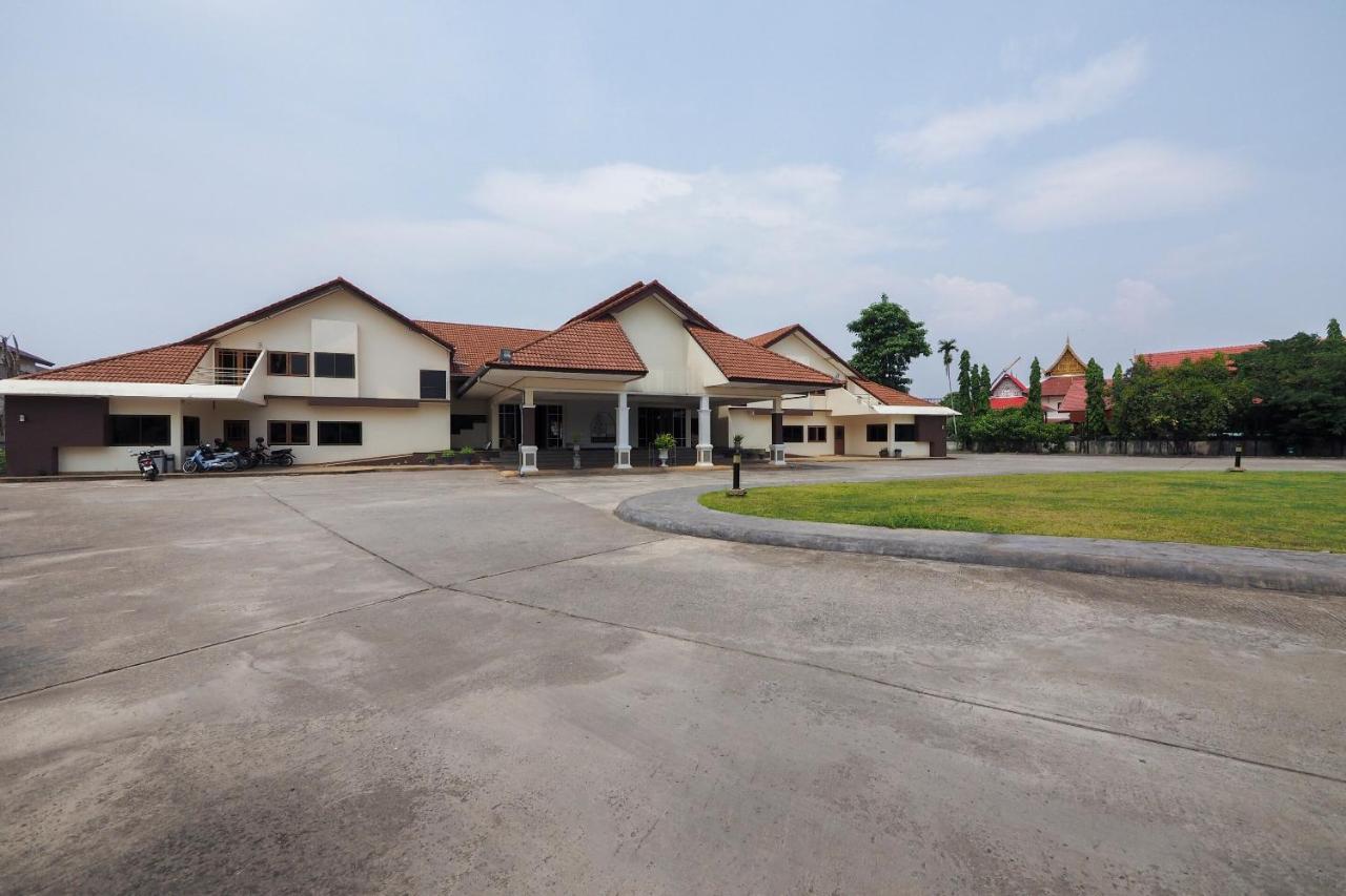 Oyo 859 Golden Land Hotel チェンライ エクステリア 写真