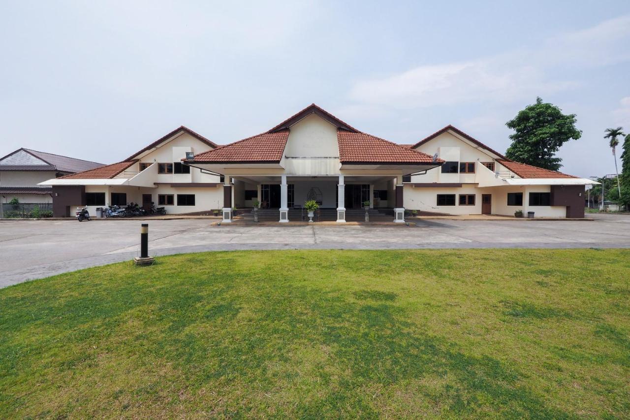 Oyo 859 Golden Land Hotel チェンライ エクステリア 写真