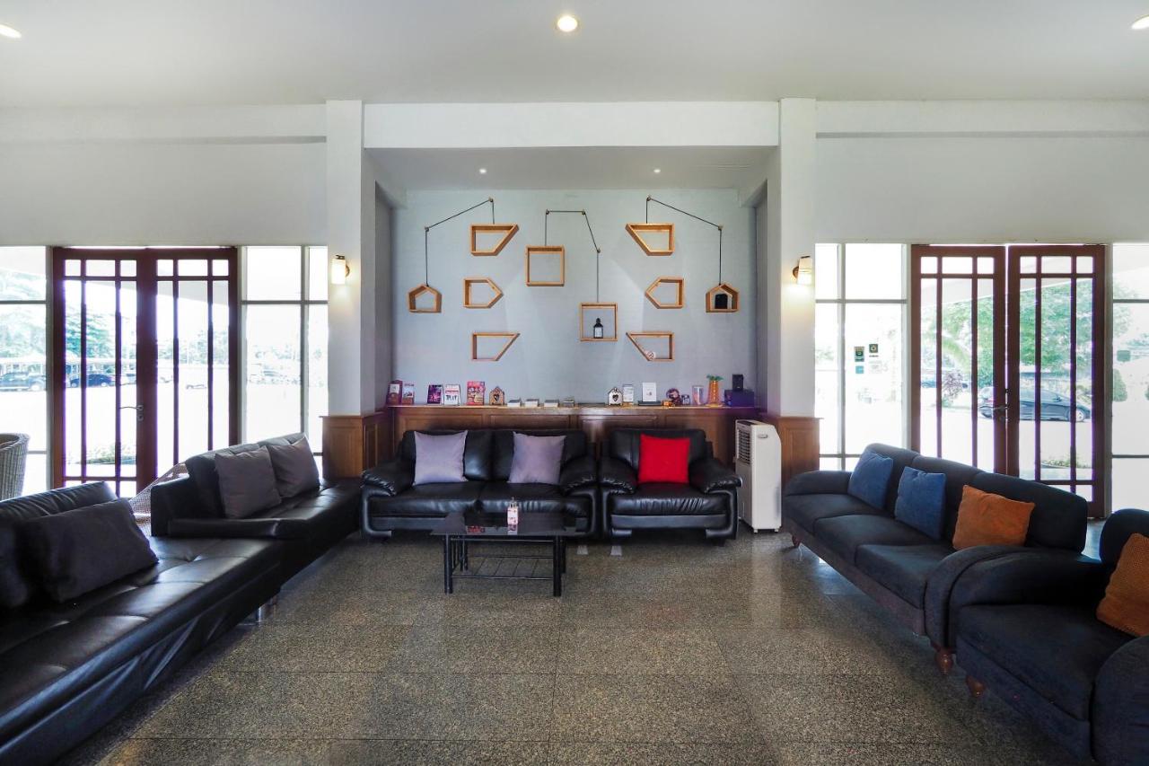 Oyo 859 Golden Land Hotel チェンライ エクステリア 写真