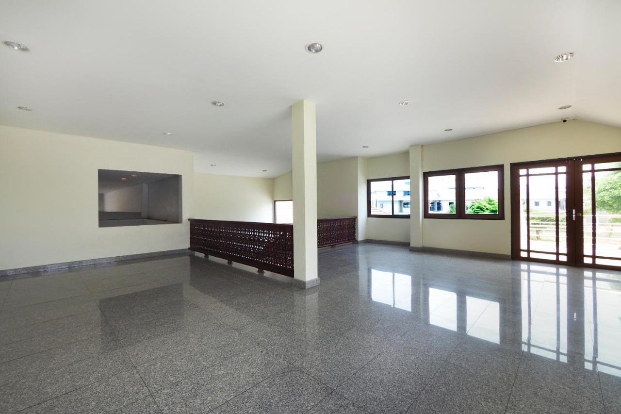Oyo 859 Golden Land Hotel チェンライ エクステリア 写真