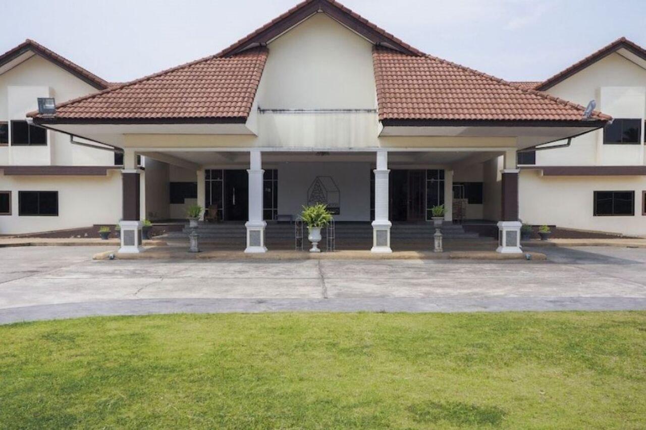 Oyo 859 Golden Land Hotel チェンライ エクステリア 写真