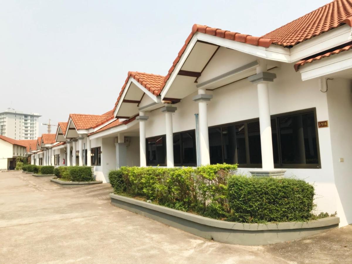 Oyo 859 Golden Land Hotel チェンライ エクステリア 写真