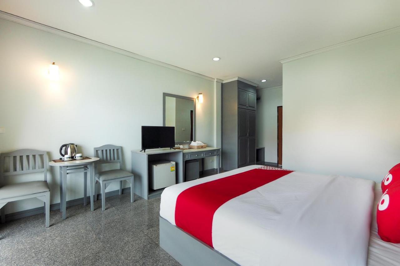 Oyo 859 Golden Land Hotel チェンライ エクステリア 写真