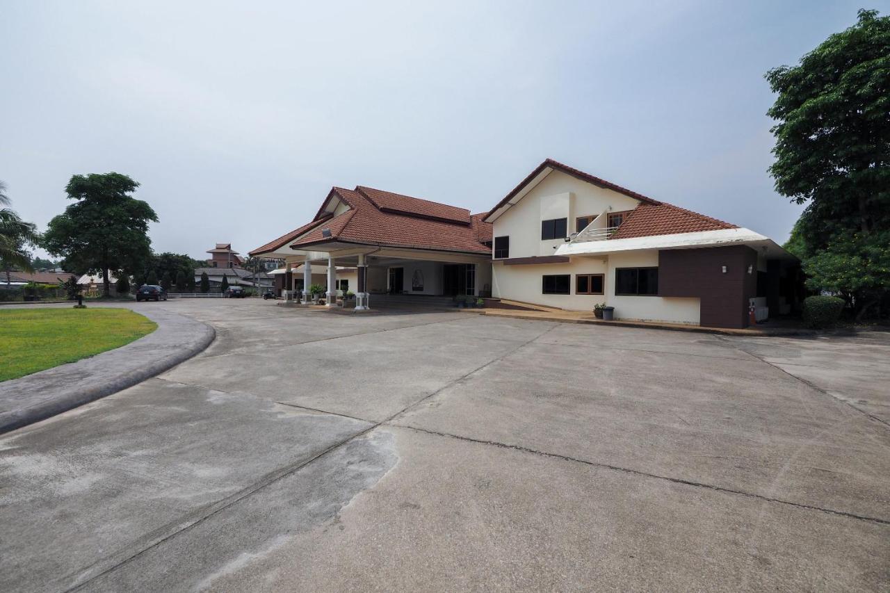 Oyo 859 Golden Land Hotel チェンライ エクステリア 写真