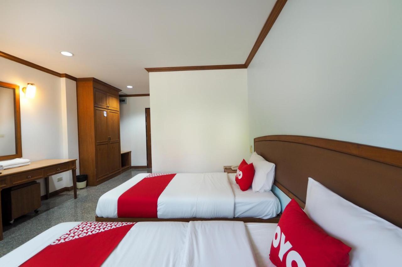 Oyo 859 Golden Land Hotel チェンライ エクステリア 写真